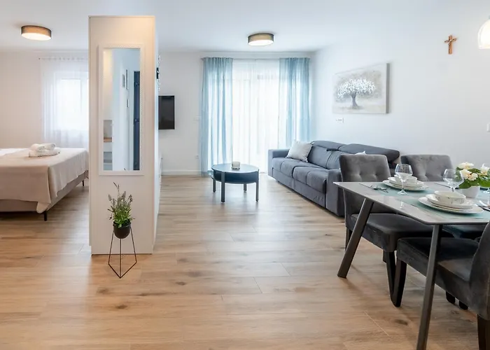 Sea Heaven, Kanica Daire *