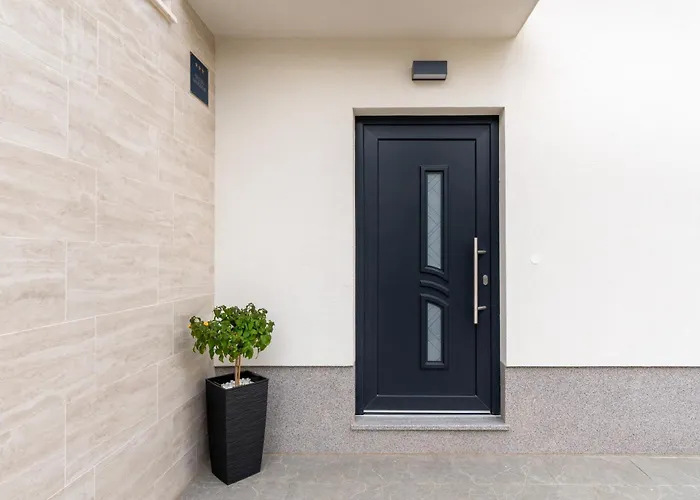 Sea Heaven, Kanica Daire