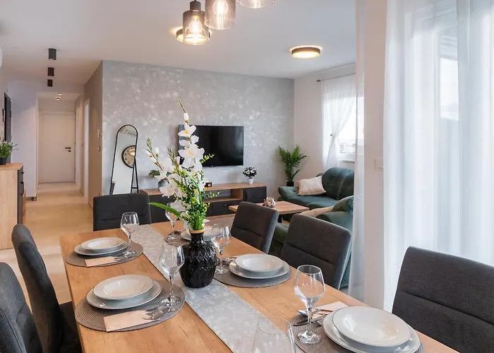 アパート Sea Heaven, Kanica