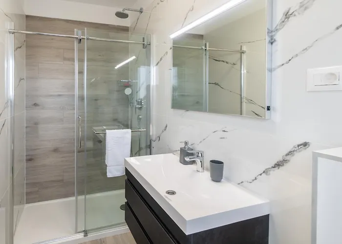 Sea Heaven, Kanica アパート