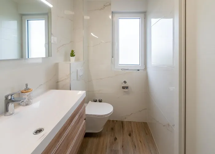 アパート Sea Heaven, Kanica