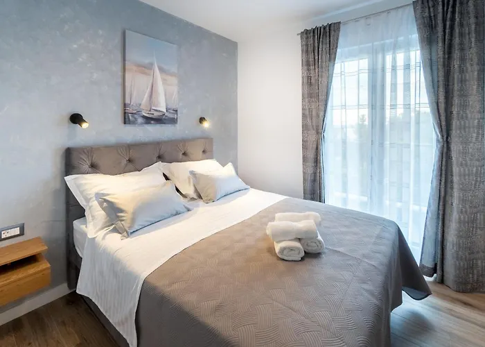 Sea Heaven, Kanica Daire *