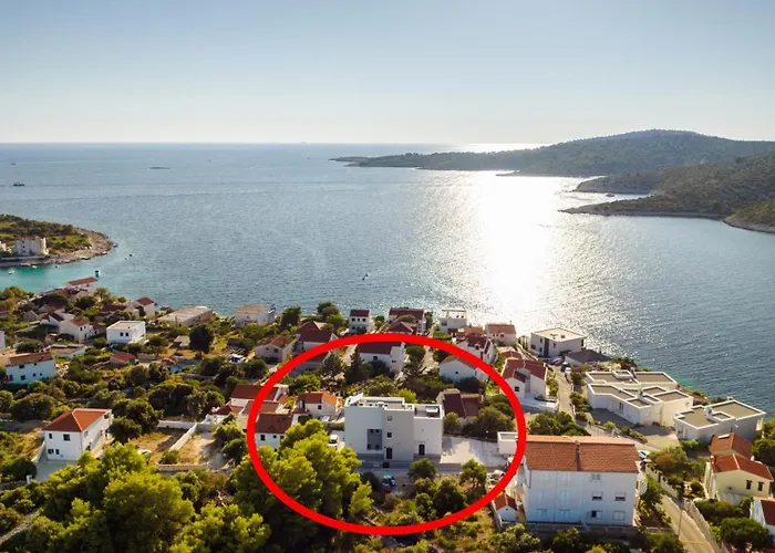 Sea Heaven, Kanica Daire *