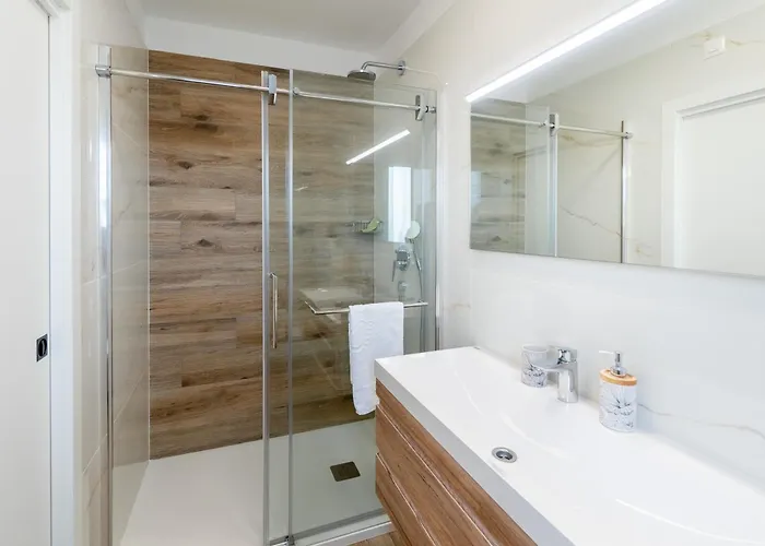 Sea Heaven, Kanica アパート