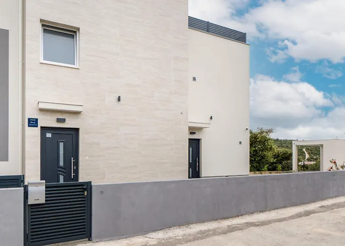 アパート Sea Heaven, Kanica